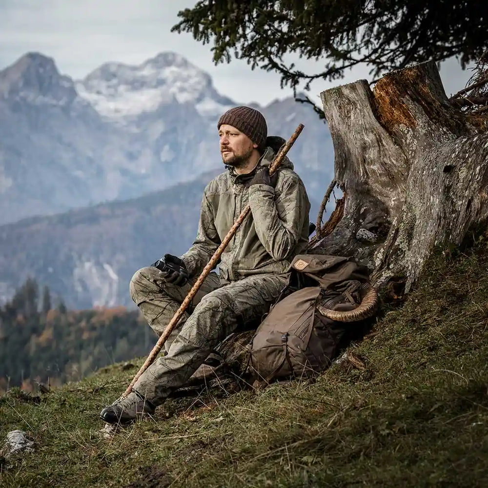 man in camouflage using Pulsar Oryx XG35 LRF